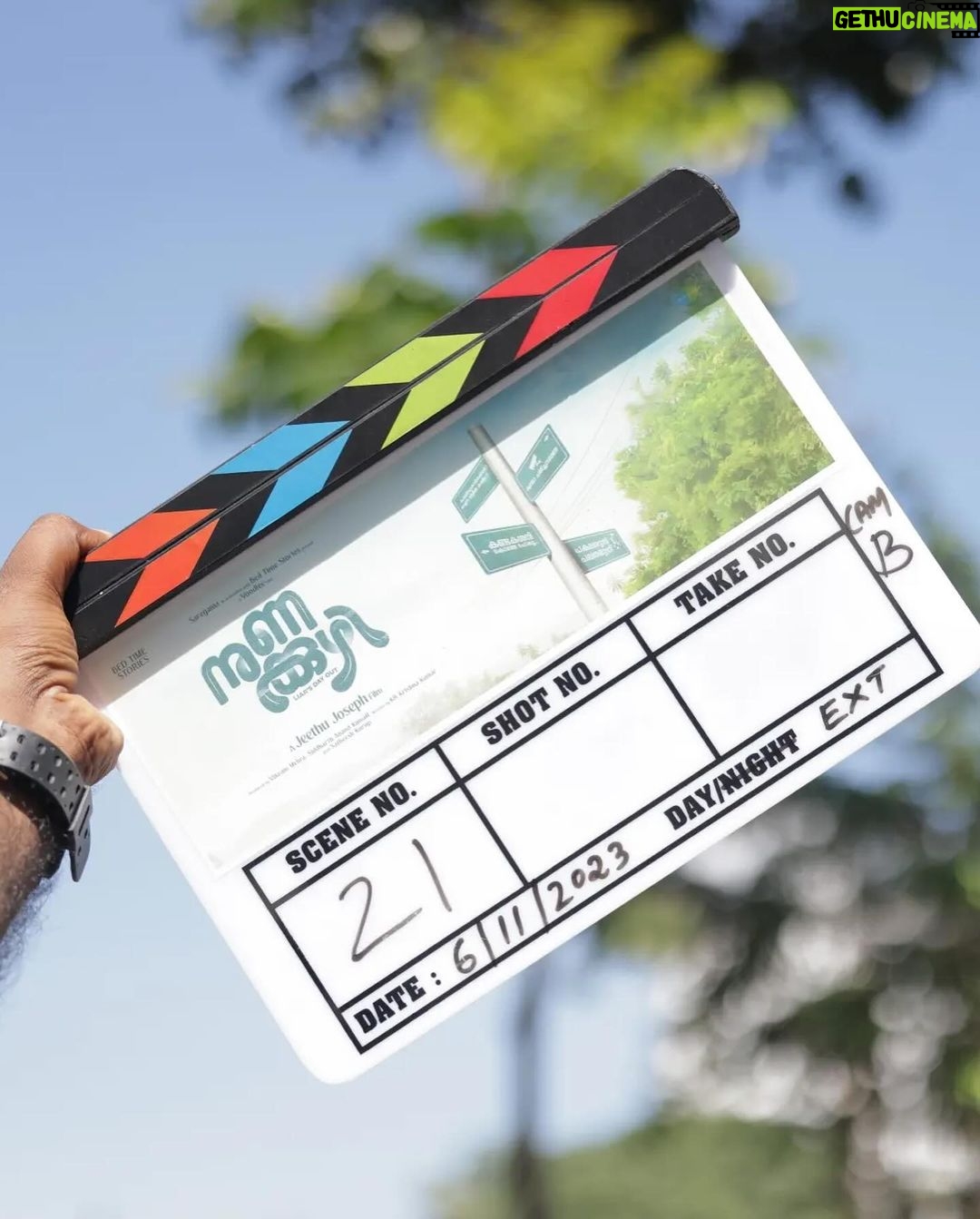 Grace Antony Instagram - “ #nunakkuzhi “ Started Rolling 🎥🎬 @jeethu4ever @ibasiljoseph @v.i.n.t.a.g.e_f.i.l.m.s @kkscreenplay @satheesh_kurup @itss_vinayak @grace_antonyy @actor.sidhique @manojkjayan @baijusanthoshh @ajuvarghese @saijukurup @binupappu @suraj_k16 @azeesnedumangad @ratheeshvijayanratheesh @lintajeethu @pranav_mohan66 @sudheesh_ramachandran @katina.a.j_12 @cathyjeethu @vaisakh_c_ @yellow_tooths @_hijk @yoodleefilms @saregamamalayalam . . #graceantony #nunakkuzhimovie #basiljoseph #jeethujoseph #malayalamcinema