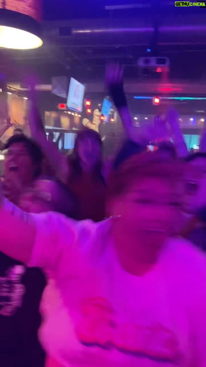 Grace Baldridge Instagram - There’s no place like the neighborhood. Thanks for a lively one Toledo! Applebee's Grill + Bar