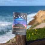 Gustavo Santos Instagram - A mergulhar profundamente no oceano deste meu livro. Para muita(o)s leitora(e)a, o meu melhor romance. Algo muito especial, pode nascer desta imersão. "As grandes histórias de amor nunca são entre duas pessoas..." Abraço forte. Praia Pequena, Sintra, Portugal