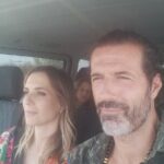 Gustavo Santos Instagram - CENÁRIO! 5 PUTOS NO CARRO, MAS SEM PERDER O CENÁRIO! NUNCA 🤣🤣! @mafaldarodiles ❤️