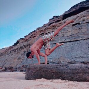 Gustavo Santos Instagram - ALERTA MÁXIMO: CALOR EM OUTUBRO!

"O quê?
As praias cheias de gente?
As pessoas a divertirem-se?"

Eu aqui, a expandir-me e a nutrir-me, e imagino o Guterres fora de si, engravatado e trancado no seu escritório das Nações Unidas, a criar o próximo título para assustar a malta.

De "Alterações Climáticas" passou para "Ebolição Global"... o que virá agora?

Malta, não tenham medo nem se deixem levar por propagandas manipuladoras.

Esta malta é paga para nos assustar e trancar-nos em casa enquanto eles passeiam de jato e de festa em festa.

Fazem muito bem em estar na praia ou na rua.

A vida é para ser desfrutada.

Tenham bons hábitos convosco, com os outros e com a Terra.

Abraço, bons mergulhos ou bons passeios!