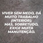 Gustavo Santos Instagram - 1) O MAL É MUITO CRIATIVO. 2) A PROPAGANDA É MUITO EFICAZ. 3) E OS OBEDIENTES/SUBSERVIENTES, AQUELES QUE OLHAM PARA O ESTADO COMO SOBERANO, DONO E SENHOR DAS SUAS VIDAS, AINDA SÃO MAIS DO QUE AS MÃES. ESTE ÚLTIMO PONTO É SEMPRE O MAIS DELICADO, SOBRETUDO, PORQUE É DECISIVO. É ONDE RESIDE O PODER (OU A FALTA DELE) DO POVO. E PERANTE UM ESTADO CORRUPTO, A TRANSBORDAR DE INTERESSES OBSCUROS, TER TANTOS INSTRUMENTOS AO SEU DISPOR, CAPAZES DE LEVAR À LETRA O QUE LHES É PEDIDO, É EXTREMAMENTE DESGASTANTE PARA QUEM VIVE DO OUTRO LADO. DO LADO DE DENTRO. POR TUDO ISTO, A MANUTENÇÃO TEM DE SER DIÁRIA! ATÉ QUE CHEGUEM OS DIAS EM QUE A HUMANIDADE SEJA CAPAZ DE DESCOBRIR A VERDADEIRA SOBERANIA; A FORÇA MAIOR E INIGUALÁVEL QUE VIVE DENTRO DE CADA UM DE NÓS. O AMOR-PRÓPRIO. ABRAÇO FORTE.