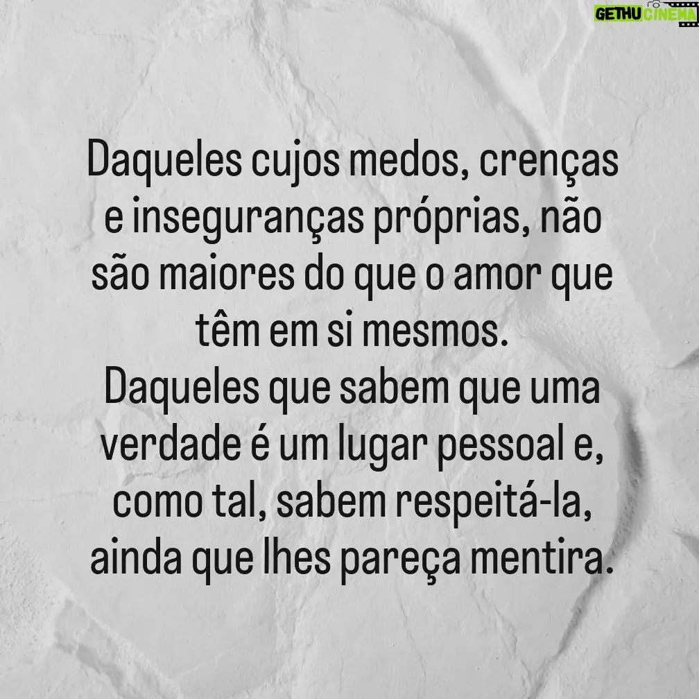 Gustavo Santos Instagram - ISTO NÃO É SOBRE QUEM GANHA, É MAIS FORTE OU TEM RAZÃO! É SOBRE SE NOS SALVAMOS... DEIXO AQUI UM ABRAÇO MAIOR DO QUE AQUILO QUE NOS SEPARA, PARA TODOS OS MEUS IRMÃOS E IRMÃS DO CORAÇÃO. VOCÊS SABEM QUEM SÃO. SÓ O AMOR É CAPAZ DE HONRAR A DIFERENÇA.