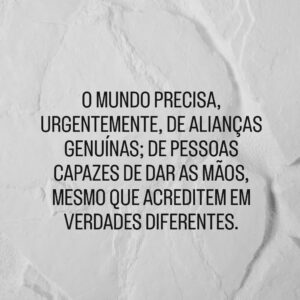 Gustavo Santos Instagram - ISTO NÃO É SOBRE QUEM GANHA, É MAIS FORTE OU TEM RAZÃO!

É SOBRE SE NOS SALVAMOS...

DEIXO AQUI UM ABRAÇO MAIOR DO QUE AQUILO QUE NOS SEPARA, PARA TODOS OS MEUS IRMÃOS E IRMÃS DO CORAÇÃO.

VOCÊS SABEM QUEM SÃO.

SÓ O AMOR É CAPAZ DE HONRAR A DIFERENÇA.