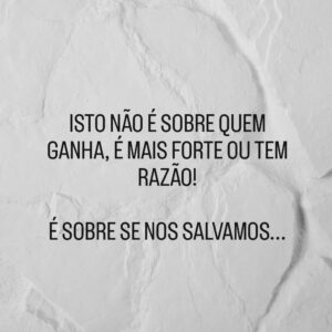 Gustavo Santos Instagram - ISTO NÃO É SOBRE QUEM GANHA, É MAIS FORTE OU TEM RAZÃO!

É SOBRE SE NOS SALVAMOS...

DEIXO AQUI UM ABRAÇO MAIOR DO QUE AQUILO QUE NOS SEPARA, PARA TODOS OS MEUS IRMÃOS E IRMÃS DO CORAÇÃO.

VOCÊS SABEM QUEM SÃO.

SÓ O AMOR É CAPAZ DE HONRAR A DIFERENÇA.