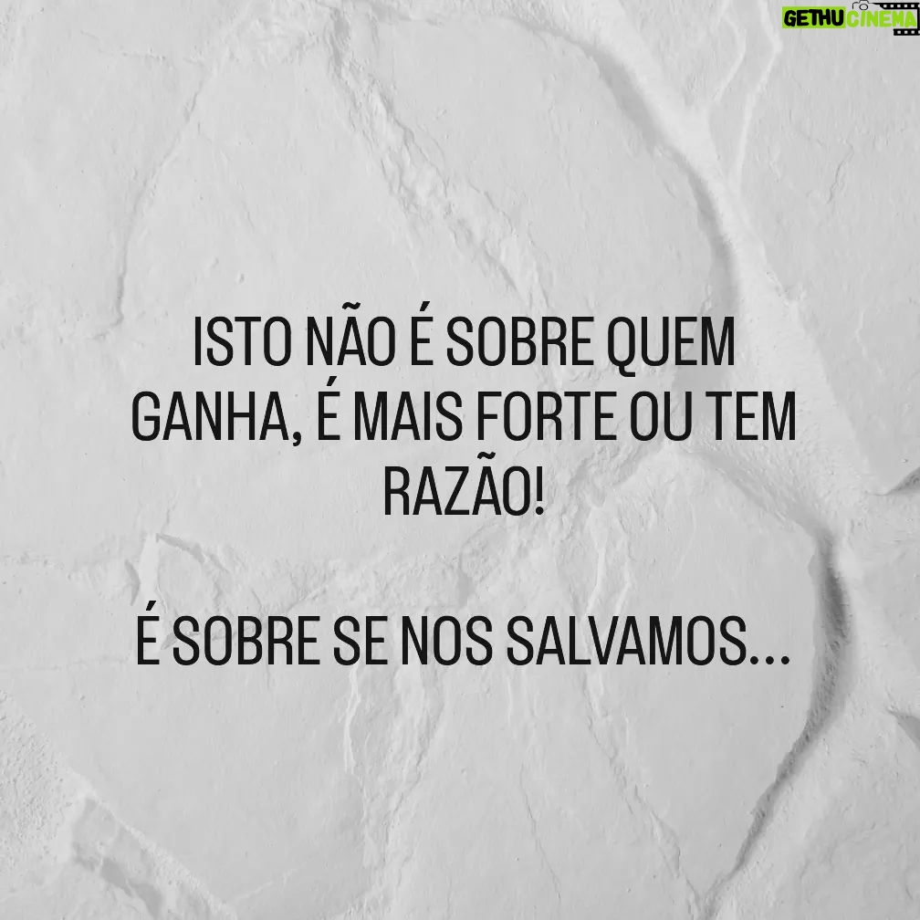 Gustavo Santos Instagram - ISTO NÃO É SOBRE QUEM GANHA, É MAIS FORTE OU TEM RAZÃO! É SOBRE SE NOS SALVAMOS... DEIXO AQUI UM ABRAÇO MAIOR DO QUE AQUILO QUE NOS SEPARA, PARA TODOS OS MEUS IRMÃOS E IRMÃS DO CORAÇÃO. VOCÊS SABEM QUEM SÃO. SÓ O AMOR É CAPAZ DE HONRAR A DIFERENÇA.