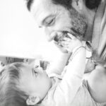 Gustavo Santos Instagram - FOI QUANDO VI NASCER UM PAI EM MIM, QUE DESCOBRI O VERDADEIRO CAMINHO PARA O HOMEM QUE SONHAVA SER. INCONDICIONAL! ABRAÇO FORTE.