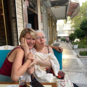Hülya Gülşen Irmak Instagram - Ne kadar şanslıyım🙏Hayran olduğum muhteşem bir oyuncu ve harika kadın Meral Çetinkaya ile anne kız oynuyorum🧿🦋🙏#karanlıktaıslıkçalanlar