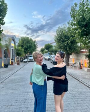 Hülya Gülşen Irmak Instagram - Kendime arkadaş doğurmuşum 😍