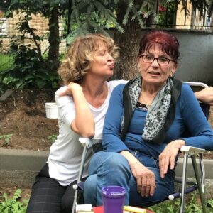 Hülya Gülşen Irmak Instagram - Anneciğe mesafeli öpücük❤️ve prensesim @iulutak ❤️