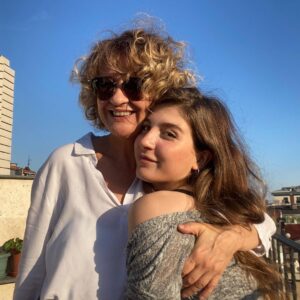Hülya Gülşen Irmak Instagram - Ah sarılmalara doyamadığım canımın can parçası❤️🙏🧿