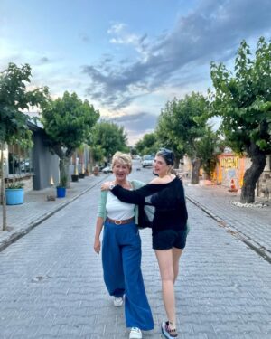 Hülya Gülşen Irmak Instagram - Kendime arkadaş doğurmuşum 😍