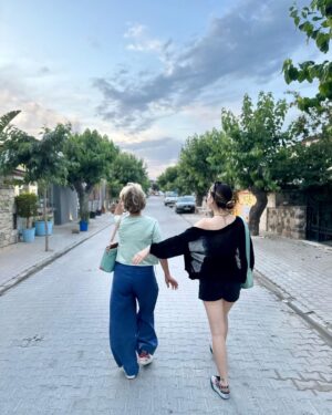 Hülya Gülşen Irmak Instagram - Kendime arkadaş doğurmuşum 😍