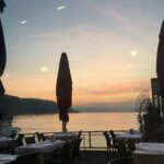 Hülya Gülşen Irmak Instagram - İlk set günümde harika çiçeklerim ve harika manzaram ve tatlı bir ekip🙏🧿#ego #pastelfilm