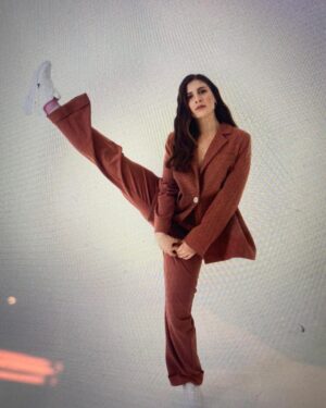 Hülya Gülşen Irmak Instagram - Son 24 yılımın sultanı,bal kızım, hazinem❤️Dünyamı şenlendirdin varlığınla🙏Senin annen olmak tarifsiz bir mutluluk.İyi ki doğdun canım kızım🧿Yolun bahtın açık olsun.💐🎉❤️❤️❤️