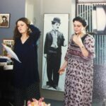 Hülya Gülşen Irmak Instagram - Perşembe bitmeden gelsin 1997’ den bir #tbt. “Ferhunde Hanımlar “ seti; Canım @nazcaglairmak karnımda, can arkadaşım @ipekcekenn yanımda. Ortadakini zaten tanırsınız🤗