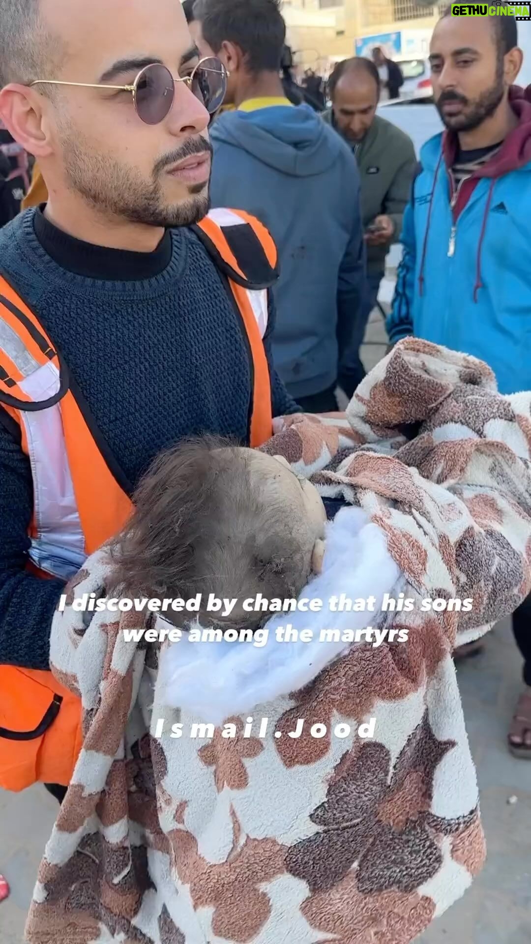 Hāwane Rios Instagram - it’s christmas eve and the world is red and green but not for palestine the world lights up at night but not like palestine the world gathers with family tonight but in palestine their worlds end every day green, not for christmas trees evergreen for greed, ever green red, not for christmas berries for blood, ever crimson like despair white, not for ‘purity’ for sheets, wrapped around babies mix them together you get gray not for snowy winters skies for rubble crashing over sleeping families we see the grief of a father in real time when he finds out his beloved baby is no longer earth side how can the world keep looking away at sparking christmas lights when the light of babies of eyes of palestinian babies no longer shine free free palestine i will kanikau for you for the rest of my life 🎥: @ismail.jood #freepalestine #kūkiaipalesetina #paleiāpalesetina ##pulenopalesetina #freepalestinesolidarity
