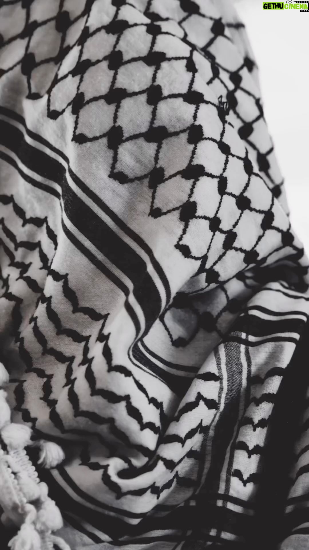 Hāwane Rios Instagram - amplifying from @hawaiiforpalestine “Wake up world. Die in at the University of Hawaii beginning of December. For the boycott of Starbucks, in protest to apartheid and the genocide of Palestinians.” #free #freepalestine #palestine #oahu #hawaii #rally #peace #indigenous #bassemyoussef #ceasefirenow #ceasefire #indigenousforpalestine #people #solidarity #israel (is the bad guy) #waimea #waimeabay #northshoreoahu #hawaiibeach #hawaiiviews #hawaiivacation #hawaiivibes #oahuhawaii #nakedhawaii #visithawaii #alohastate #alohavibes #worldsbestbeaches #beautifulbeach #beautifuldestinations