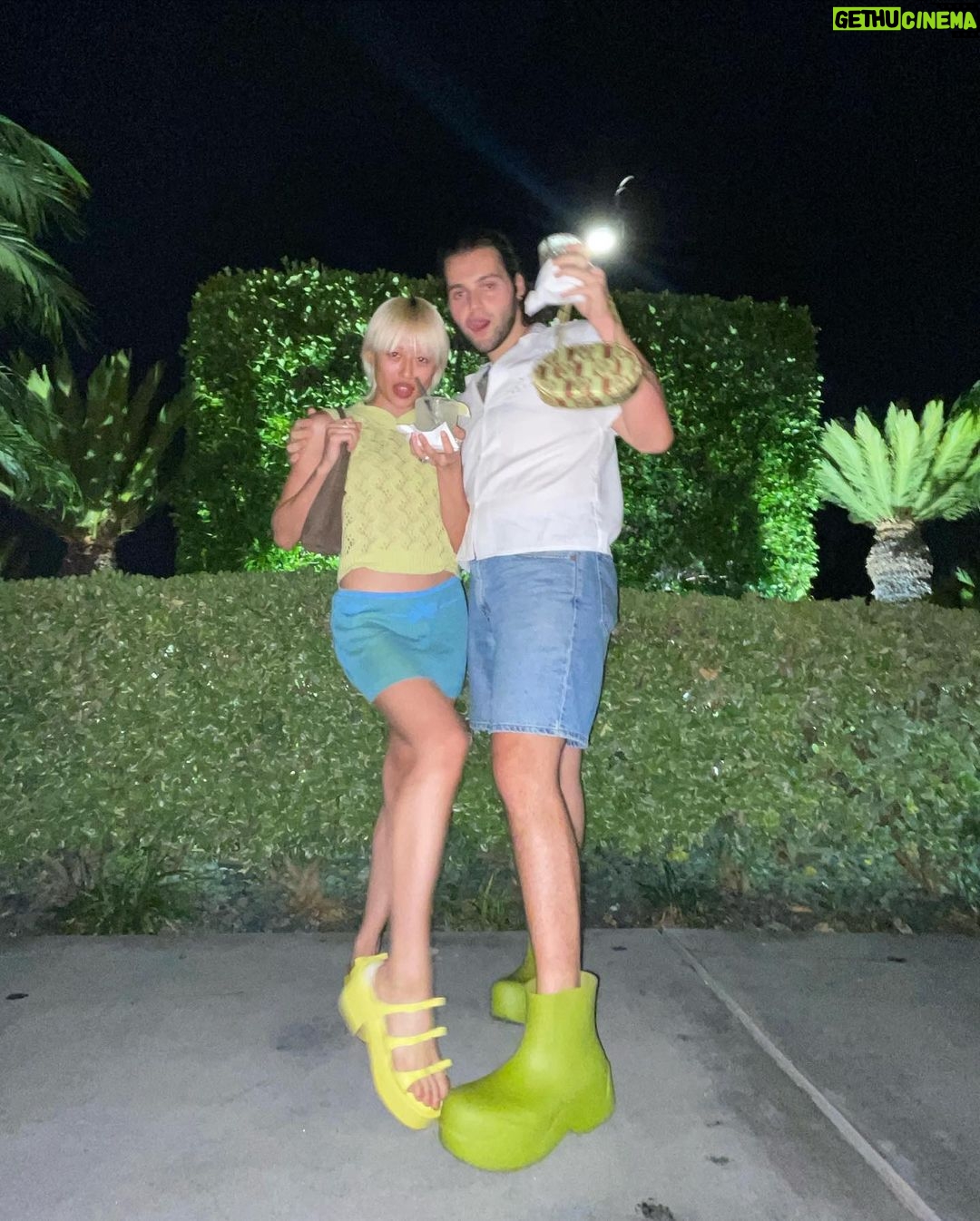 Haley Tju Instagram - Molto caption 💙💚