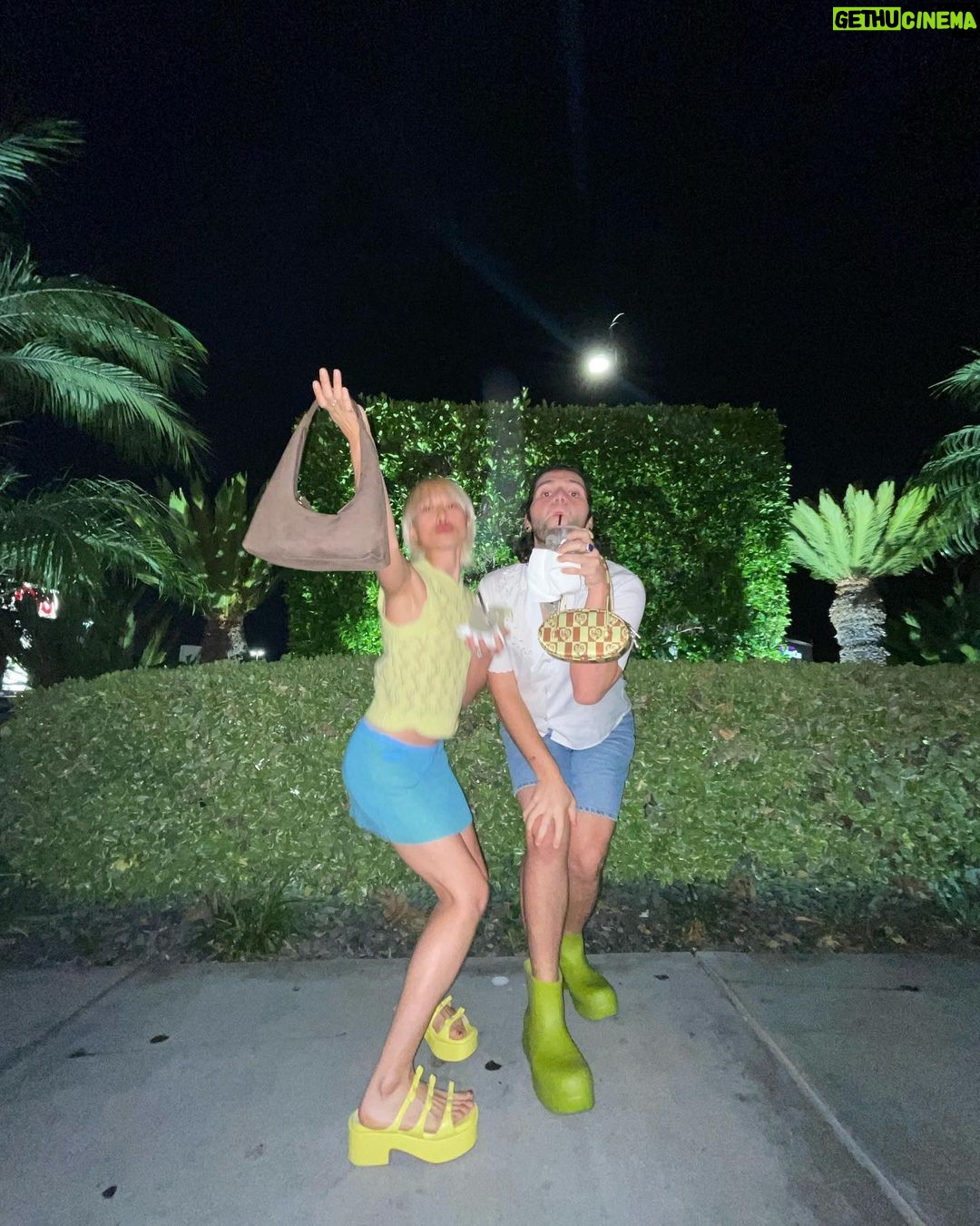 Haley Tju Instagram - Molto caption 💙💚