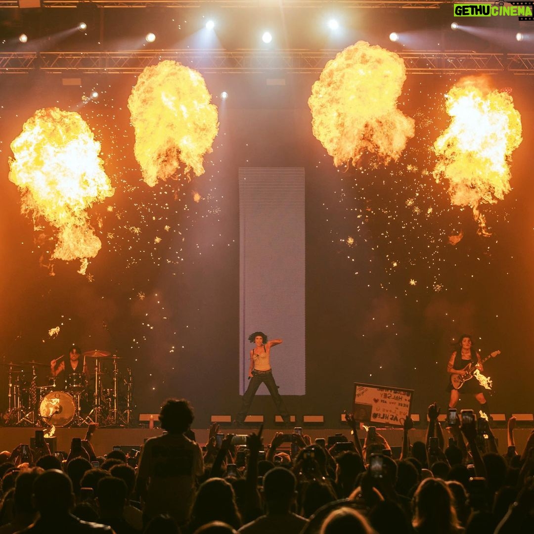 Halsey Instagram - Groundbreaking and History Making show in Bahrain last week. First ever summer concert (and during Pride at that!) and a first for foreign female headliners. 💪🏼 the crowd was unbelievable, SO much energy. Thank you for having me! pics @yasi