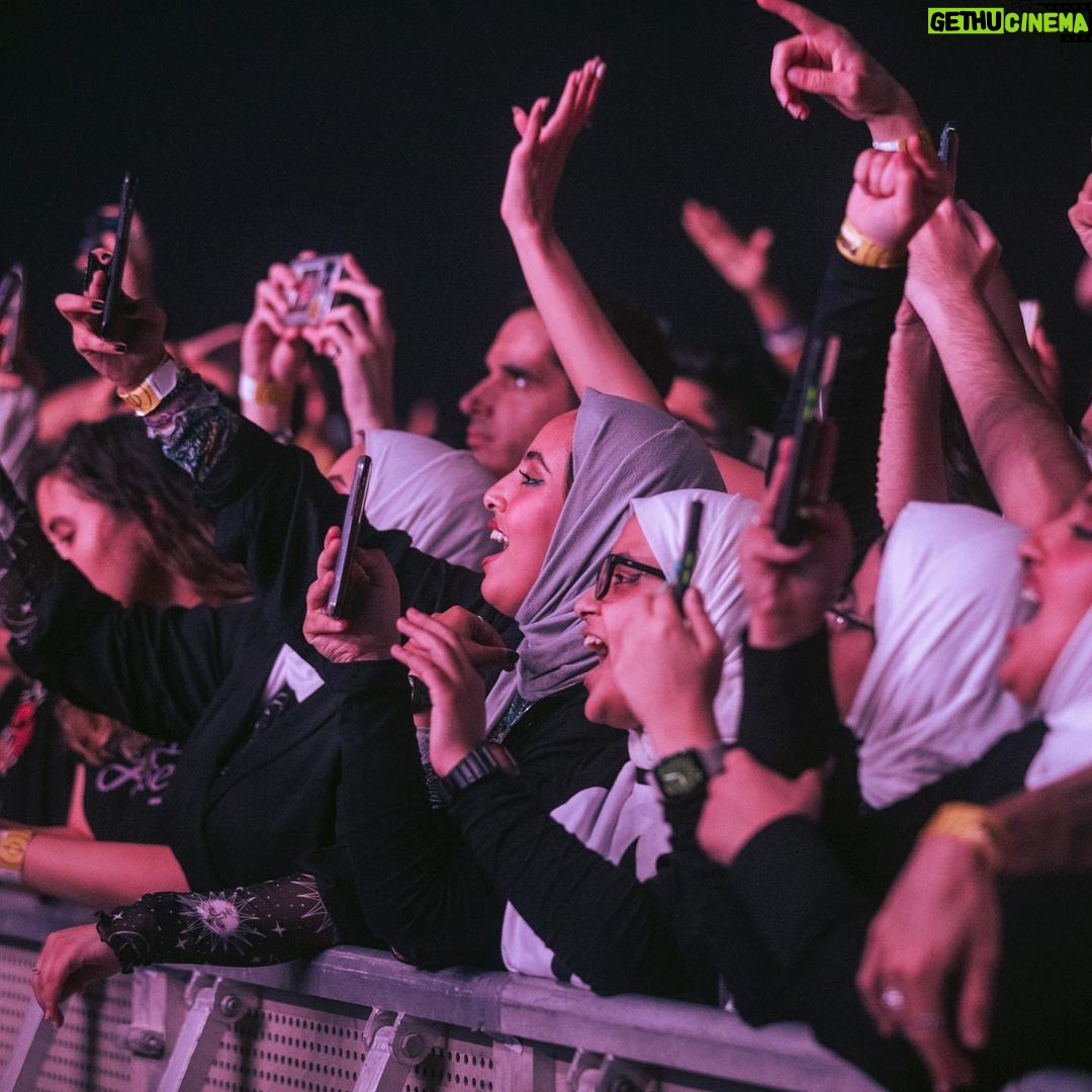 Halsey Instagram - Groundbreaking and History Making show in Bahrain last week. First ever summer concert (and during Pride at that!) and a first for foreign female headliners. 💪🏼 the crowd was unbelievable, SO much energy. Thank you for having me! pics @yasi