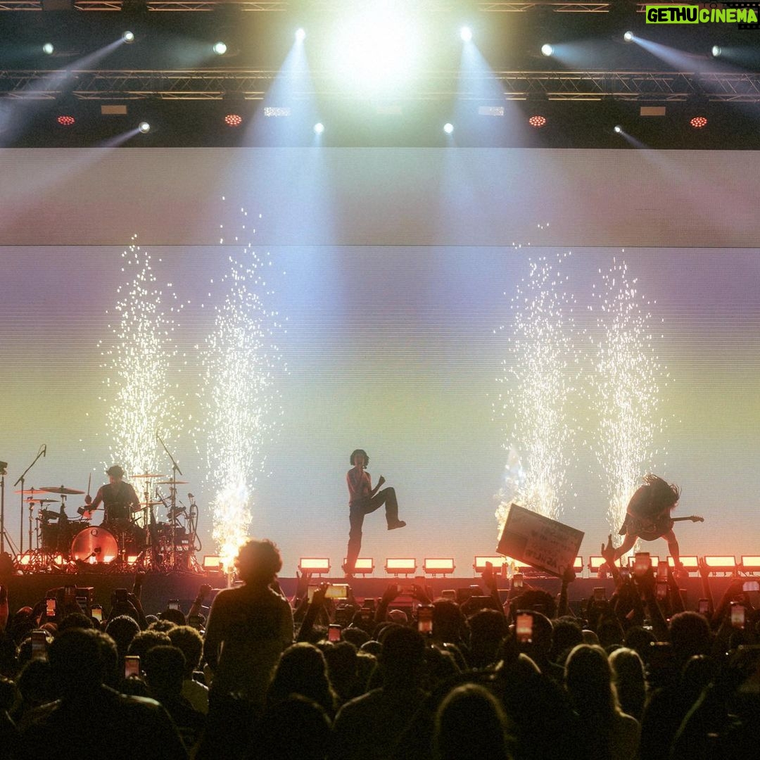 Halsey Instagram - Groundbreaking and History Making show in Bahrain last week. First ever summer concert (and during Pride at that!) and a first for foreign female headliners. 💪🏼 the crowd was unbelievable, SO much energy. Thank you for having me! pics @yasi