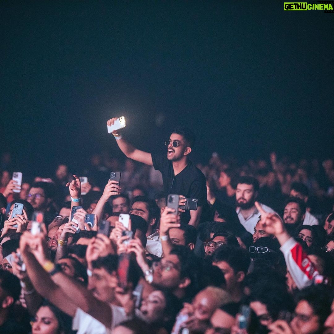 Halsey Instagram - Groundbreaking and History Making show in Bahrain last week. First ever summer concert (and during Pride at that!) and a first for foreign female headliners. 💪🏼 the crowd was unbelievable, SO much energy. Thank you for having me! pics @yasi