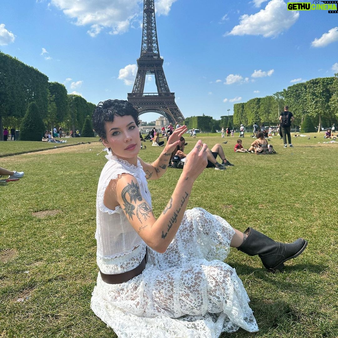 Halsey - 1.2 Million Likes - It’s looking suspiciously cottage/regency-core around these parts. 🦢