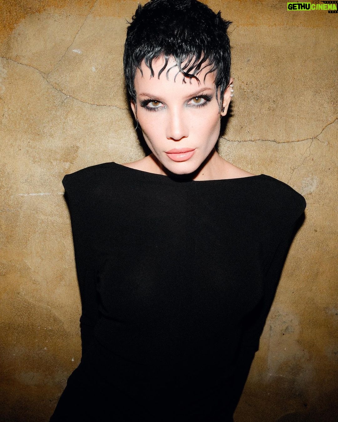 Halsey Instagram - Stars til dawn for Vanity Fair Oscar party. Thank you @givenchy @matthewmwilliams 🐾 Photos by @samdameshek Styled by @lynalyson_ Hair by @themartyharper Makeup by moi @aboutfacebeauty @vanityfair