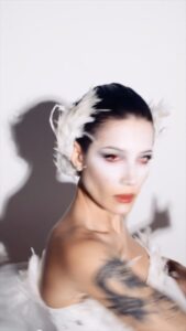 Halsey Instagram - ATTACK IT! ATTACK IT! 🎥 by @adamkudeimati 🪶 face by me @aboutfacebeauty x @af94_ 🦢 costumes by @eyanatia @lynalyson_