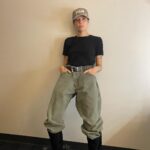 Halsey Instagram - use ur hands