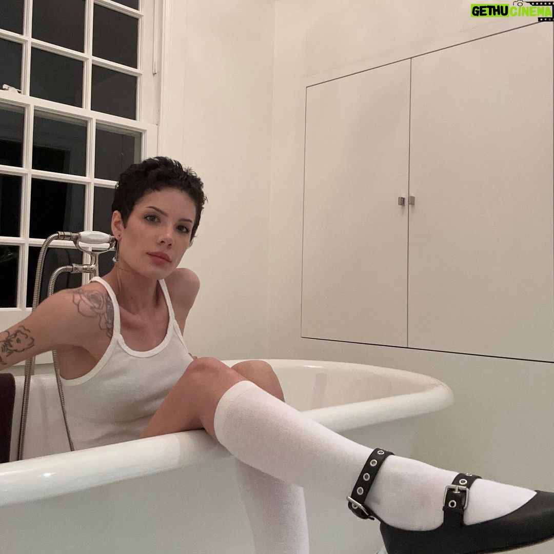 Halsey - 1 Million Likes - 🛁