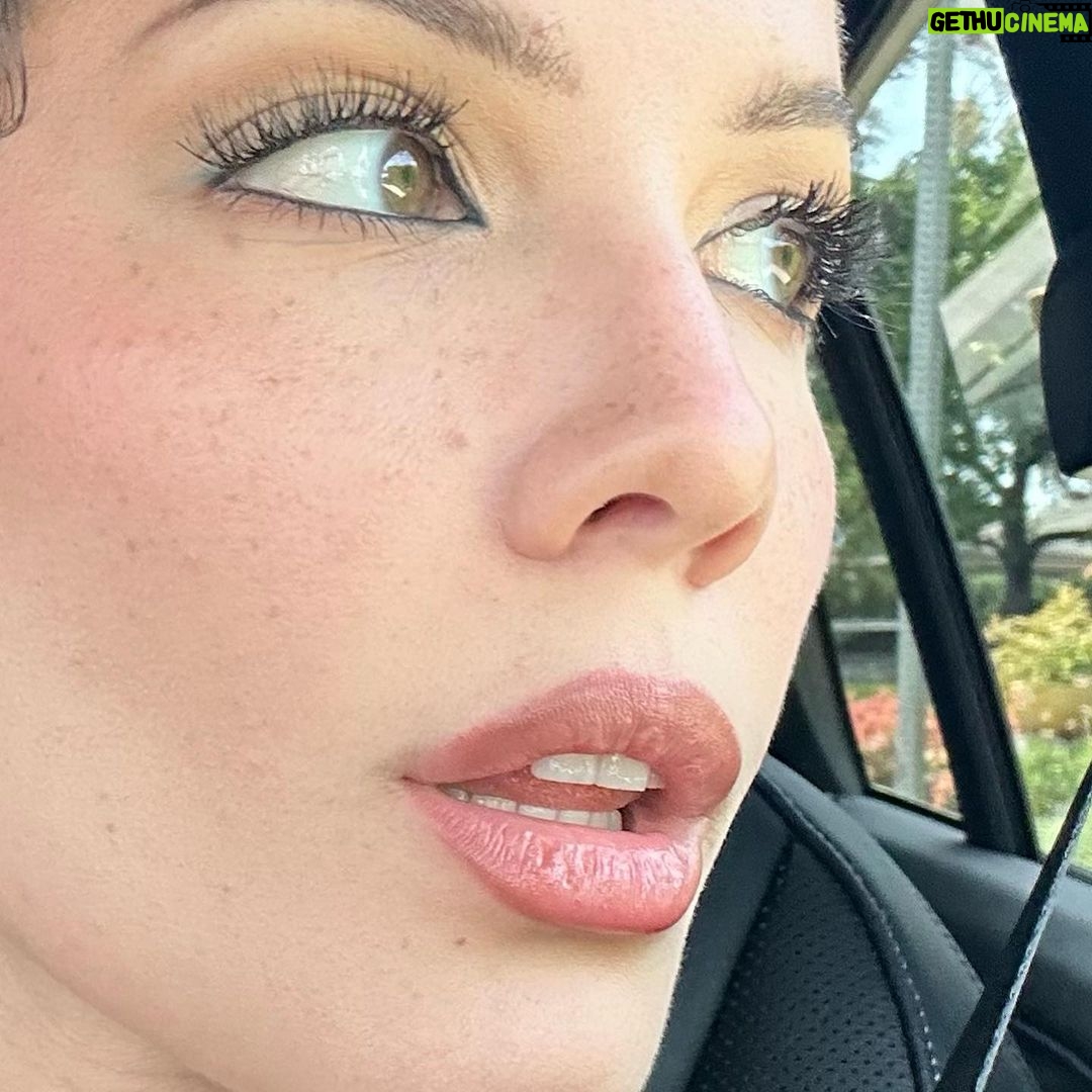 Halsey - 1 Million Likes - 🛁