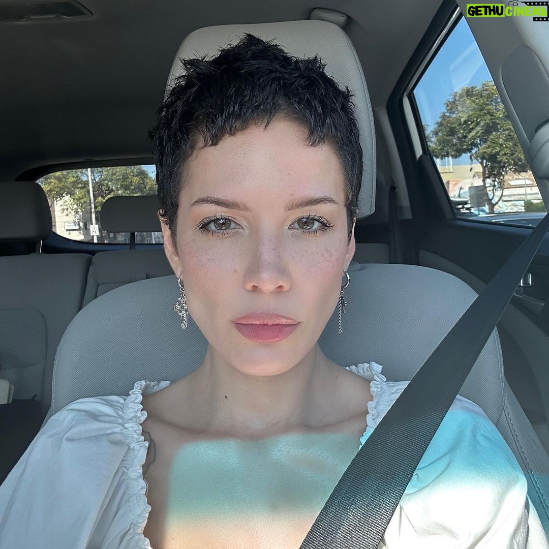 Halsey - 1.6 Million Likes - ces derniers temps 🐚