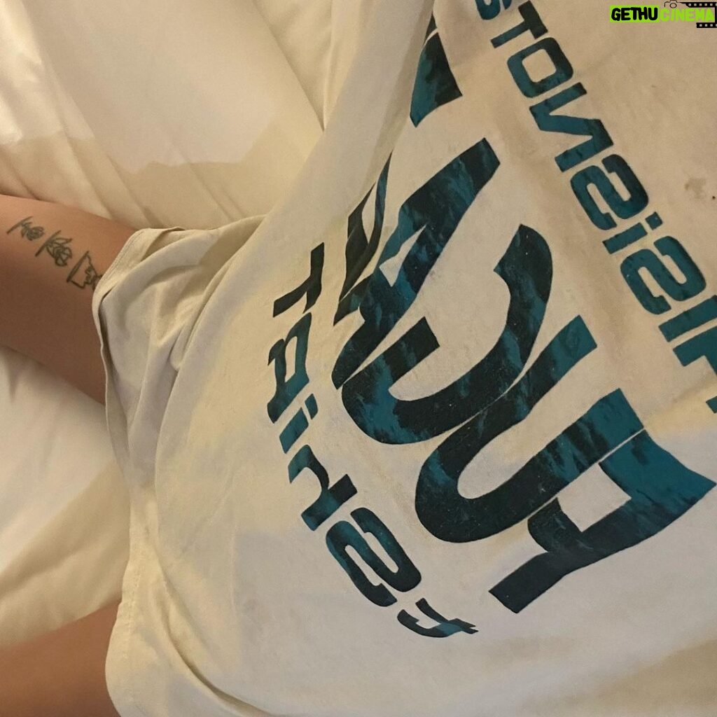 Halsey Instagram - I ❤️ H (Having a full night of sleep)