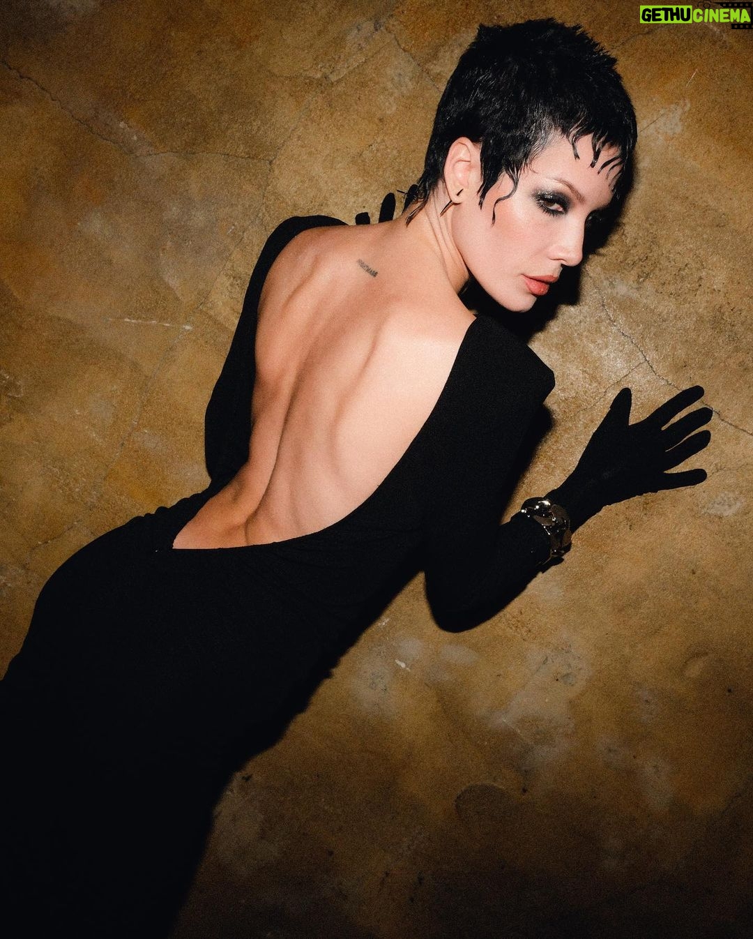 Halsey Instagram - Stars til dawn for Vanity Fair Oscar party. Thank you @givenchy @matthewmwilliams 🐾 Photos by @samdameshek Styled by @lynalyson_ Hair by @themartyharper Makeup by moi @aboutfacebeauty @vanityfair