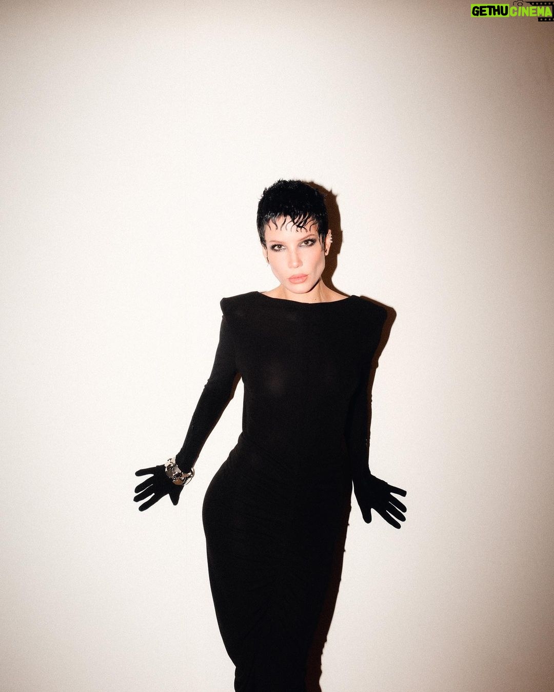 Halsey Instagram - Stars til dawn for Vanity Fair Oscar party. Thank you @givenchy @matthewmwilliams 🐾 Photos by @samdameshek Styled by @lynalyson_ Hair by @themartyharper Makeup by moi @aboutfacebeauty @vanityfair