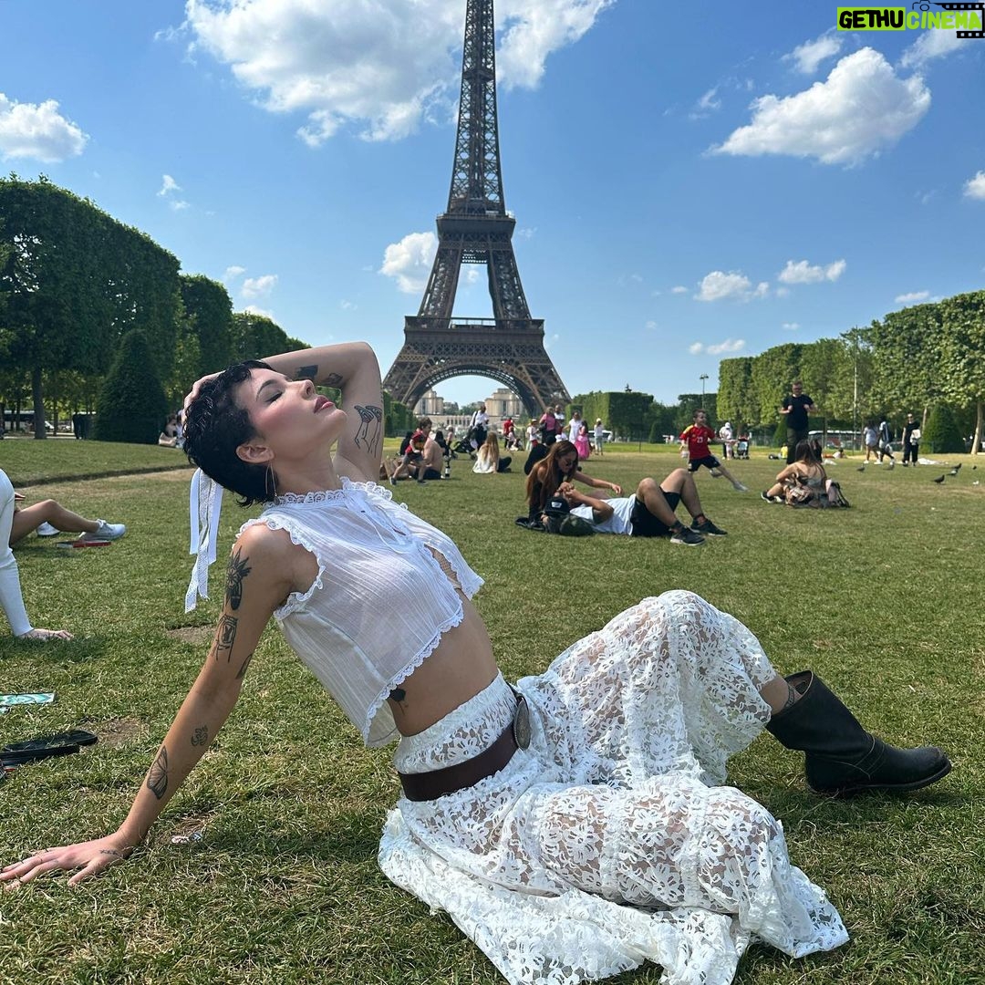 Halsey - 1.2 Million Likes - It’s looking suspiciously cottage/regency-core around these parts. 🦢