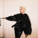Halsey Instagram - nous allons la monter. Photos @samdameshek Styling @lynalyson_ Hair @themartyharper Beat @ me @aboutfacebeauty