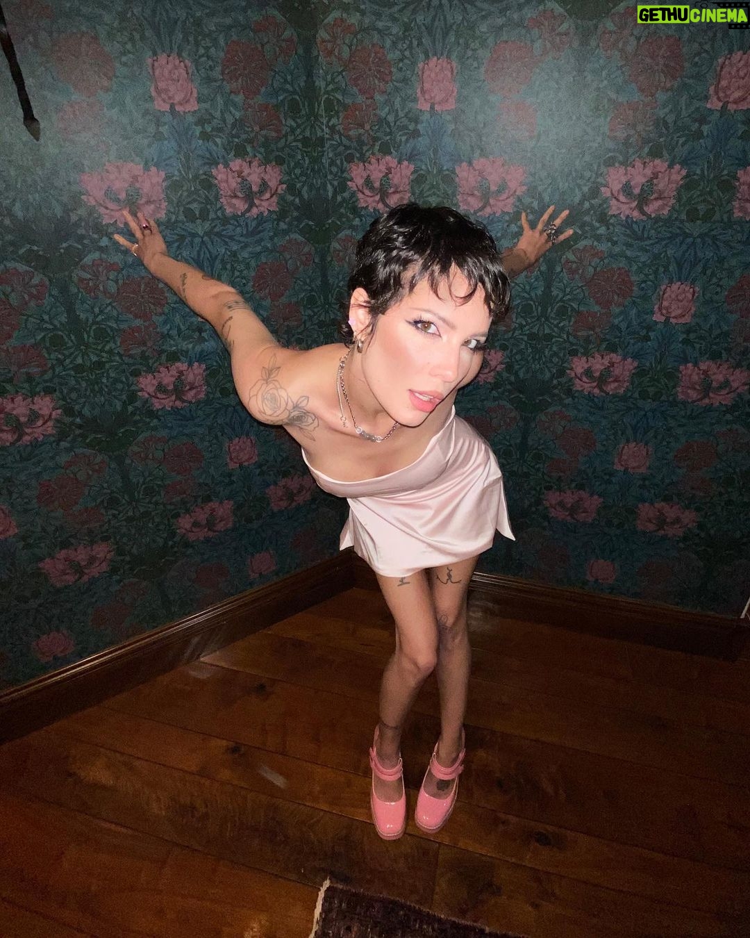 Halsey Instagram - didn’t even make it till midnight in the fit… happy NYE! 🎀