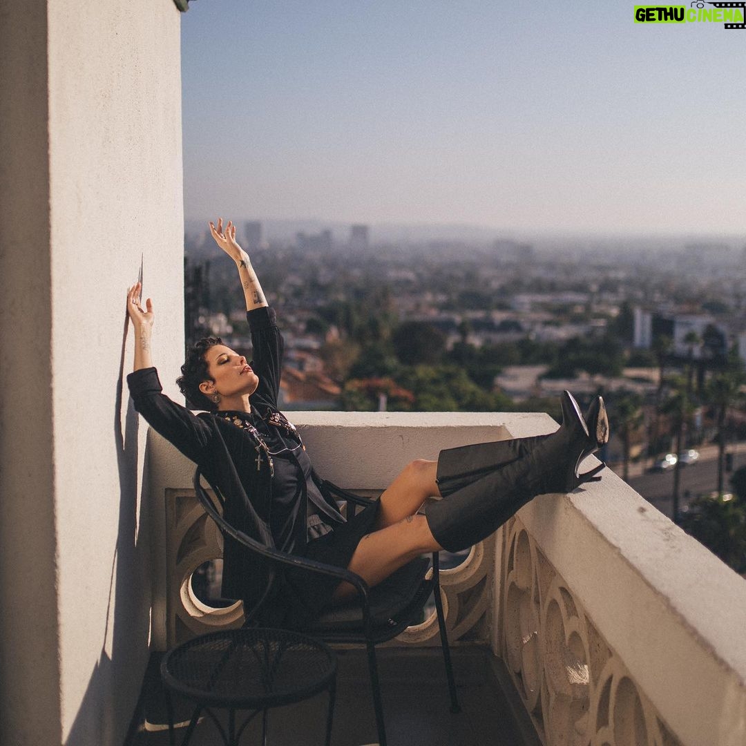 Halsey Instagram - on the edge. ily @blackprints