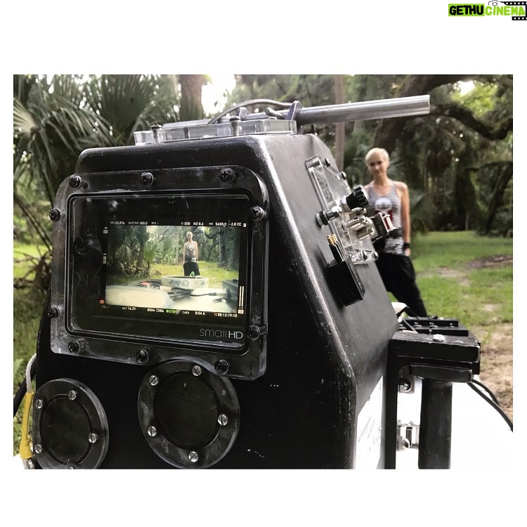 Halyna Hutchins Instagram - Underwater Day! ARRI Alexa Mini in an old 35mm film camera housing. Reliable beast! #florida #underwater #underwaterfilming #underwaterhiusing #vintage #filming #onlocation #feature #arri #arrialexamini #lomolenses #cinematography Florida