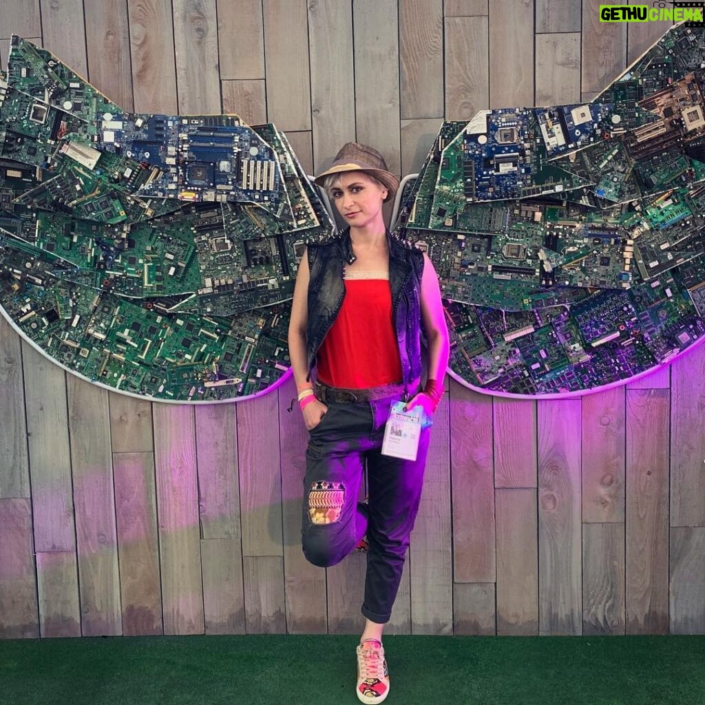 Halyna Hutchins Instagram - grew some wings at the SXSW! #sxsw2019 #sxswfilmfestival #cinematographer Austin, Texas
