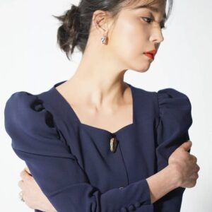 Han Go-eun Instagram - 여성동아 4월호 촬영중에 울 스탭분이 옆에서 슬쩍 찍어주신 사진들 이예요.^^~ 모두모두 이 어려운 시간들을 현명하게 극복하길 기도해봅니다. 홧팅홧팅~!
