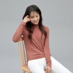 Han Go-eun Instagram - 정말 잘 나왔어요 목폴라~ 목폴라 라는게 맞는 표현인지..ㅎㅎ 목폴라 티를 답답해 잘 입지 못하는 제게도 너무 편안하고 소재도 보드라워서 저도 한세트 구매했답니다. 자신있게 이 아템은 추천드릴수 있을듯 해여. 라우렐 사랑해 주셔서 너무너무 감사드려요. 그 사랑에 부응할수 있는 좋은 제품 드릴수있도록 저도 노력해볼께여~♡ 새해복 가득 받으세영~ #라우렐 #롯데홈쇼핑 #울레이온하이넥 #1월 16일 22시 45분