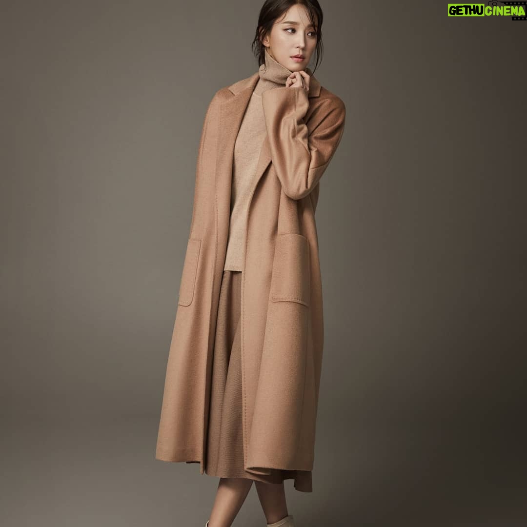 Han Go-eun - 2.7K Likes - 가을이 부쩍 느껴지는 하루. 포근한 라우렐과 함께해 주세요~ 이번 니트가 정말 예쁘고 고급지게 나온거 있죠~ 많이 사랑해 주세요^^~ #라우렐 #롯데홈쇼핑