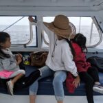 Han Go-eun Instagram – #whale watching #샌디에고 #가족여행 ~바다를 힘차게 헤엄치는 고래의 아름다운 모습을 보러 떠난 배 위에서 피곤하다 장난삼아 잠시 베었던 무릎위에서 정말 잠들어 버린 나를 위해 한동안 말없이 다리를 내어준 든든하고 착하디착한 7살 내 조카~♡ 맨날 재우는게 일이었는데 이젠 나를 재워 줍니다.