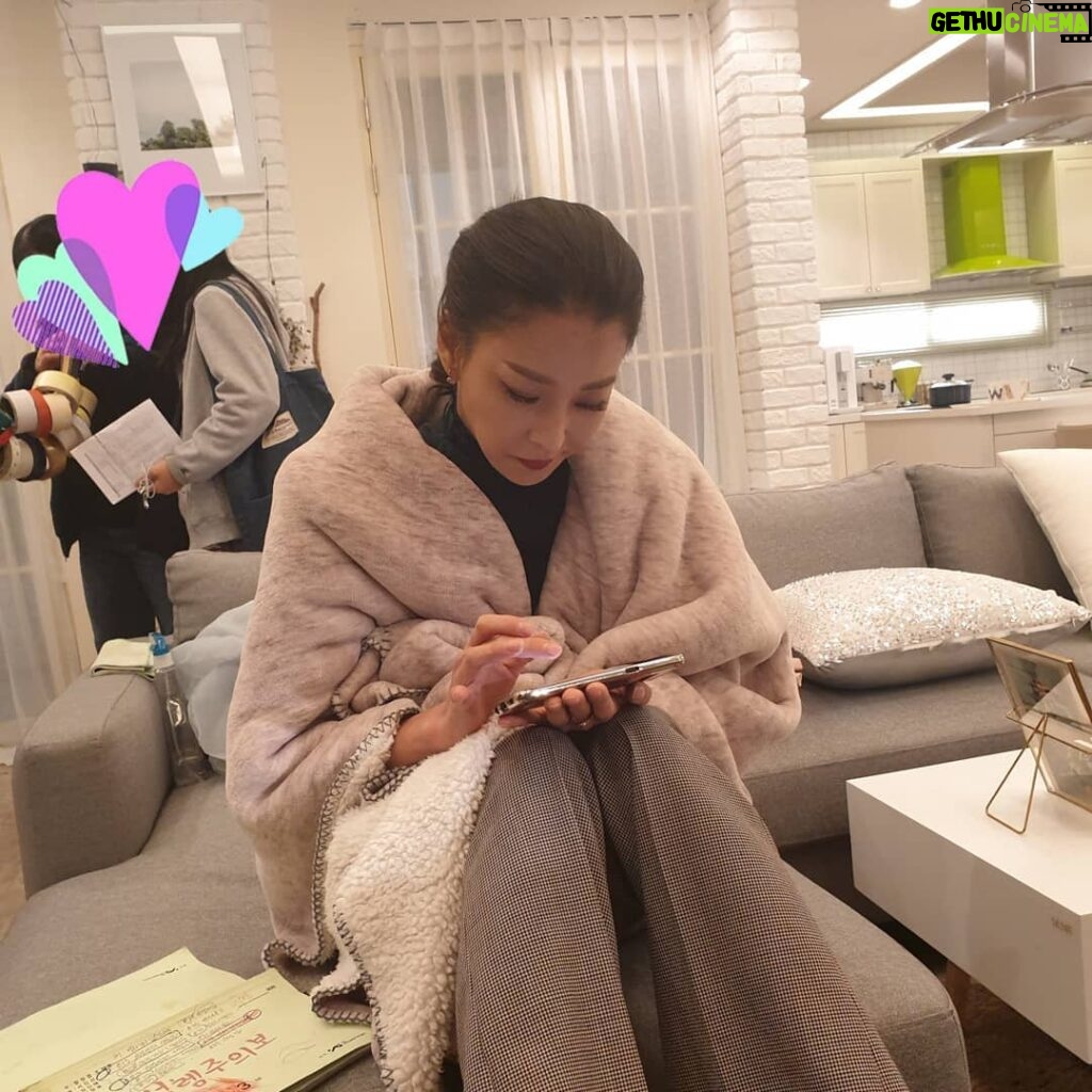Han Go-eun Instagram - 점점 추워지네요.. 성큼 겨울을 느껴 봅니다..힘찬 한주를 시작하며..감기 조심하세요~~~^^♡