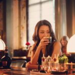 Han Go-eun Instagram - #런던 #핫플레이스 #ScarfesBar #로얄살루트 칵테일을 경험해보았던.. 살루트로 칵테일을 만들수 있을꺼란 생각을 못해봤는데.. 진한 계피향과 시트러스한 오렌지 제스트가 상콤했던..ㅎㅎ